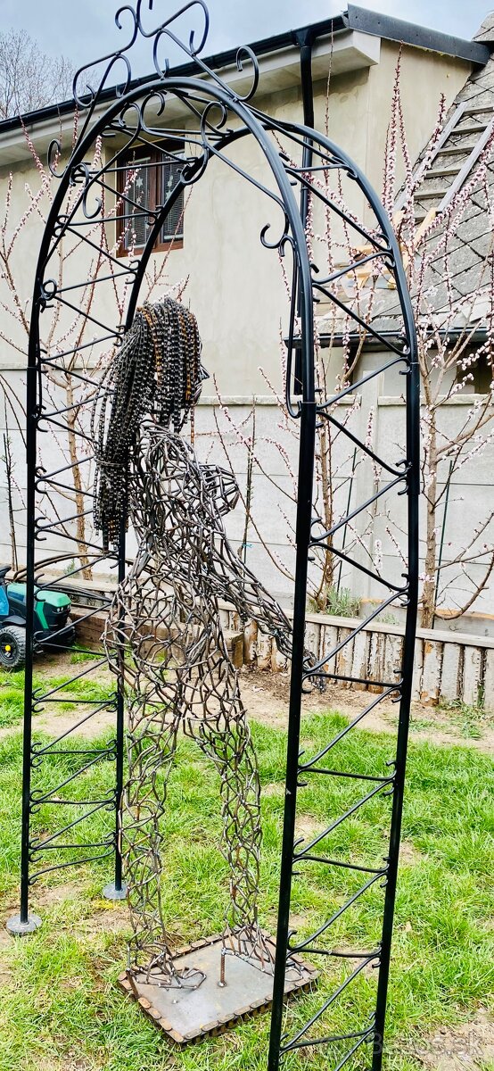 Socha ženy z kovu - 13