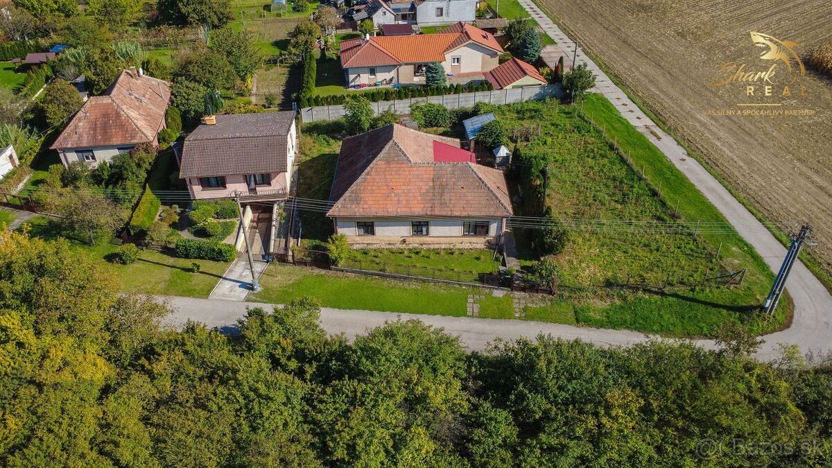 Na predaj 6-izbový rodinný dom s veľkým pozemkom v Komjatici - 13