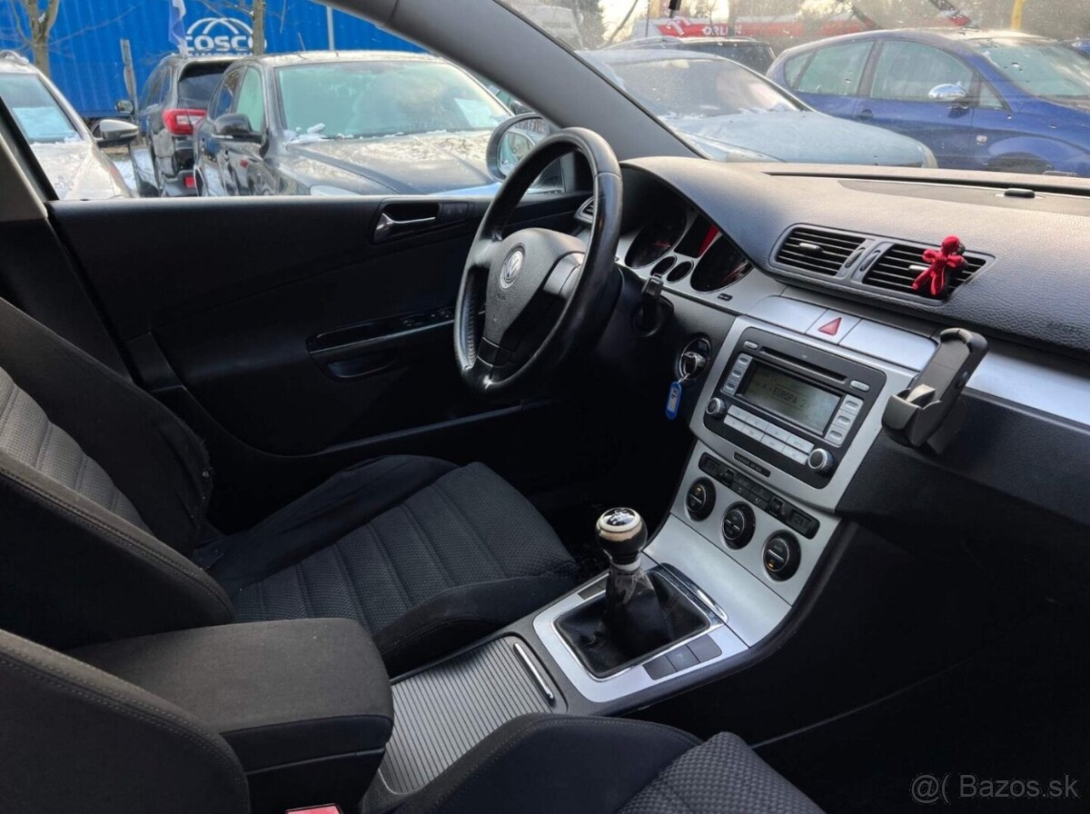 Volkswagen Passat Combi 2.0 TDI 103kW STK 9/27 klima tažné - 13