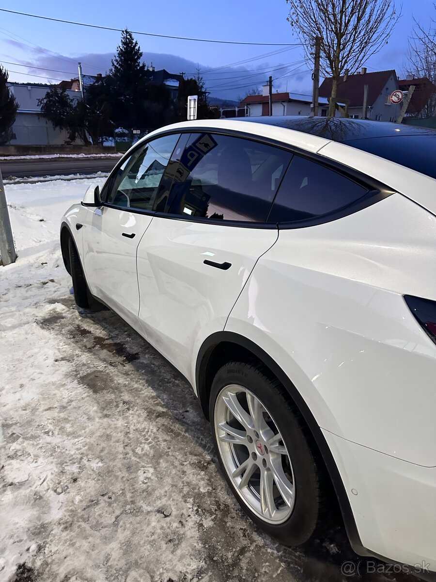 Tesla model Y LR - 13