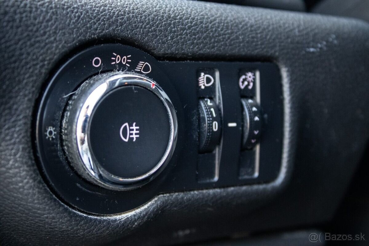 Opel Astra Notchback 1.6 CDTI / 100kW / M6 / 2014 - 13