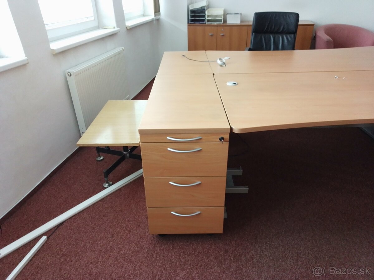 Kancelársky nábytok - 13