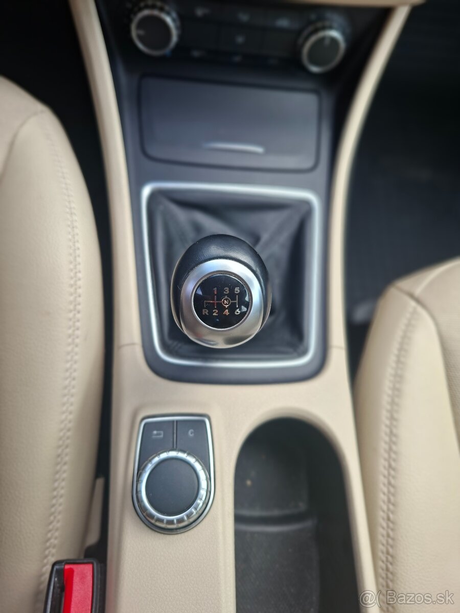 MERCEDES - BENZ GLA - 13