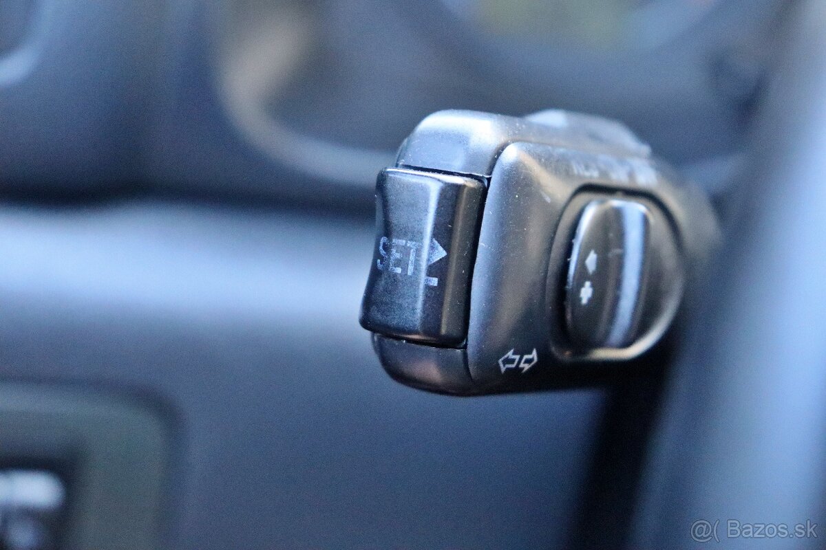 Škoda Octavia Combi 1.6i TOUR - 13