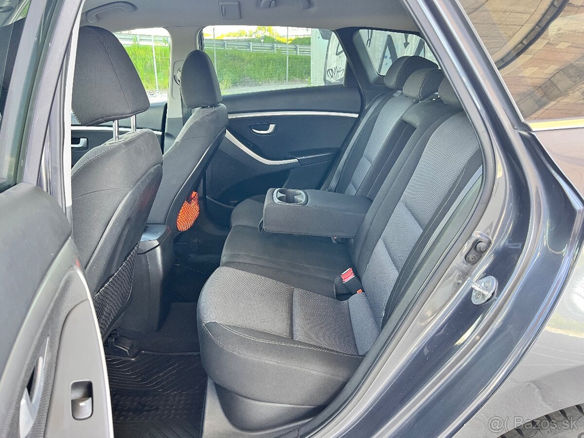 Hyundai i30 CW 1.6i CRDi Video - 13