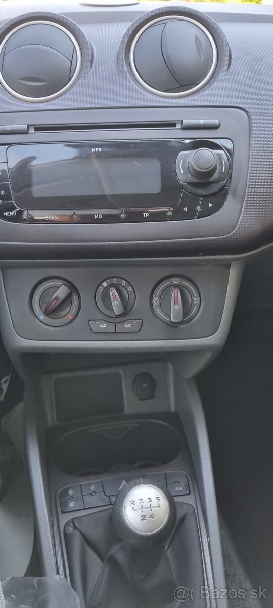 Seat Ibiza 1.2i Reference,benzín,manuál, 51kw, rok 2010 - 13