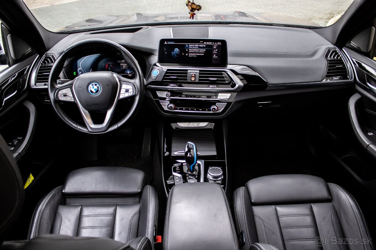 iX3 210kW panoráma Harman Kardon - 13