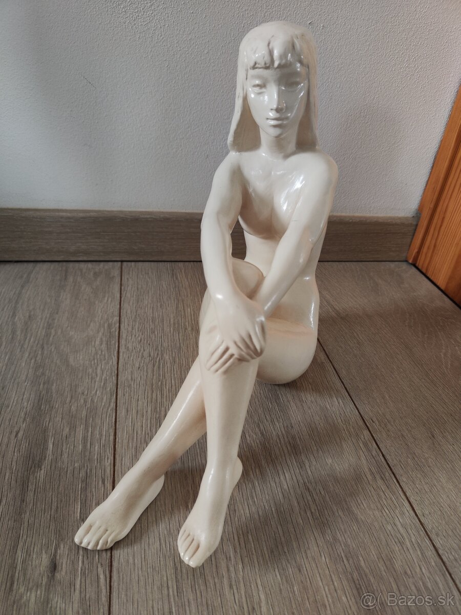 Soška akt Nahá dáma- značeno Jihokera- top stav - 13