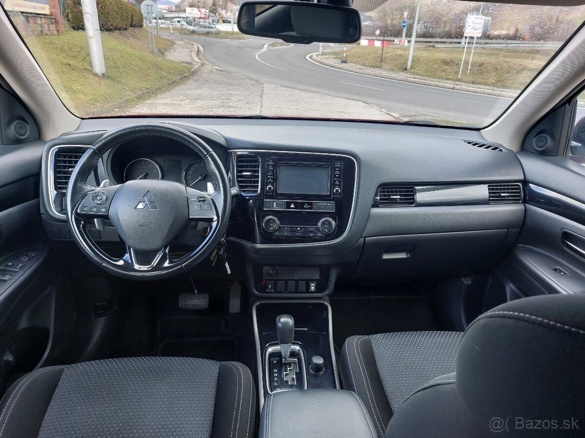 Mitsubishi Outlander 2.0 Mivec 4WD CVT Intense - 13