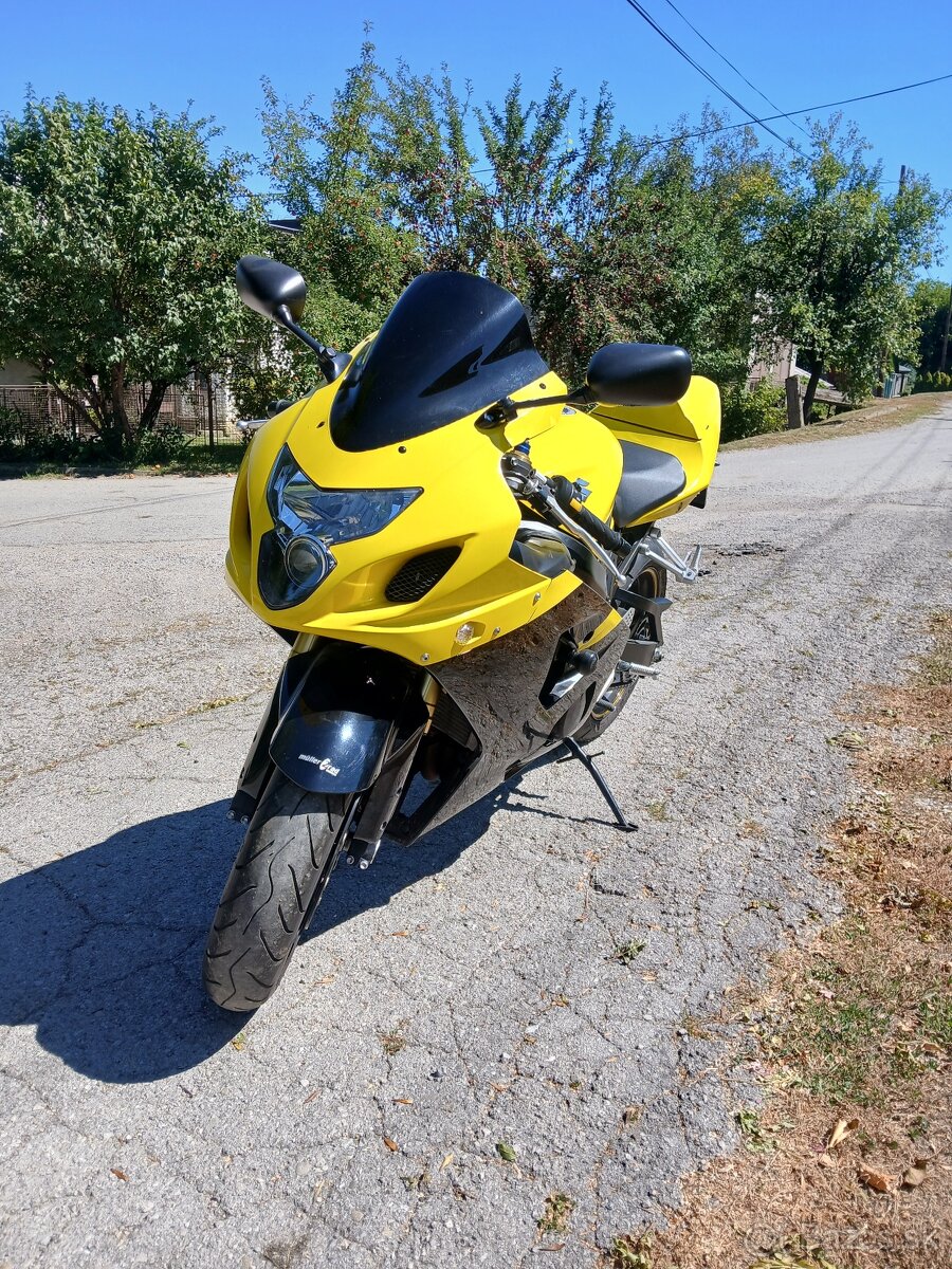 Suzuki GSX-R 750 - 13