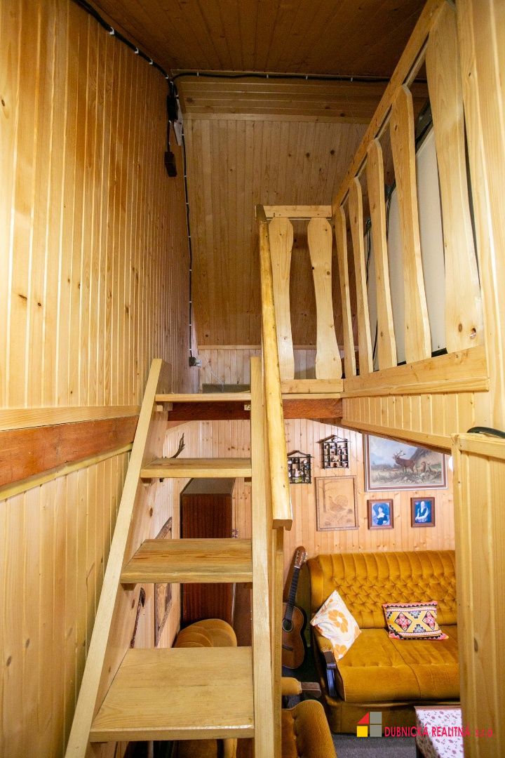 Na predaj záhradná chatka v retro štýle s upravenou záhradou - 13