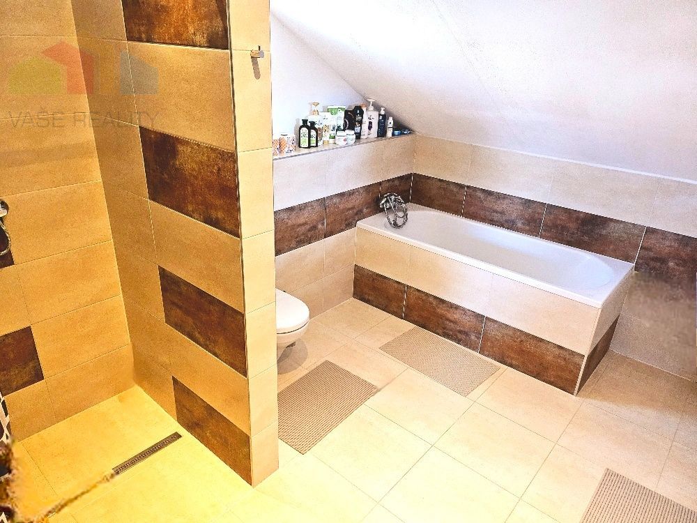 RODINNÝ DOM - PODLUŽANY - 4 IZBOVÝ -148 M2 NA POZEMKU 1049 M - 13