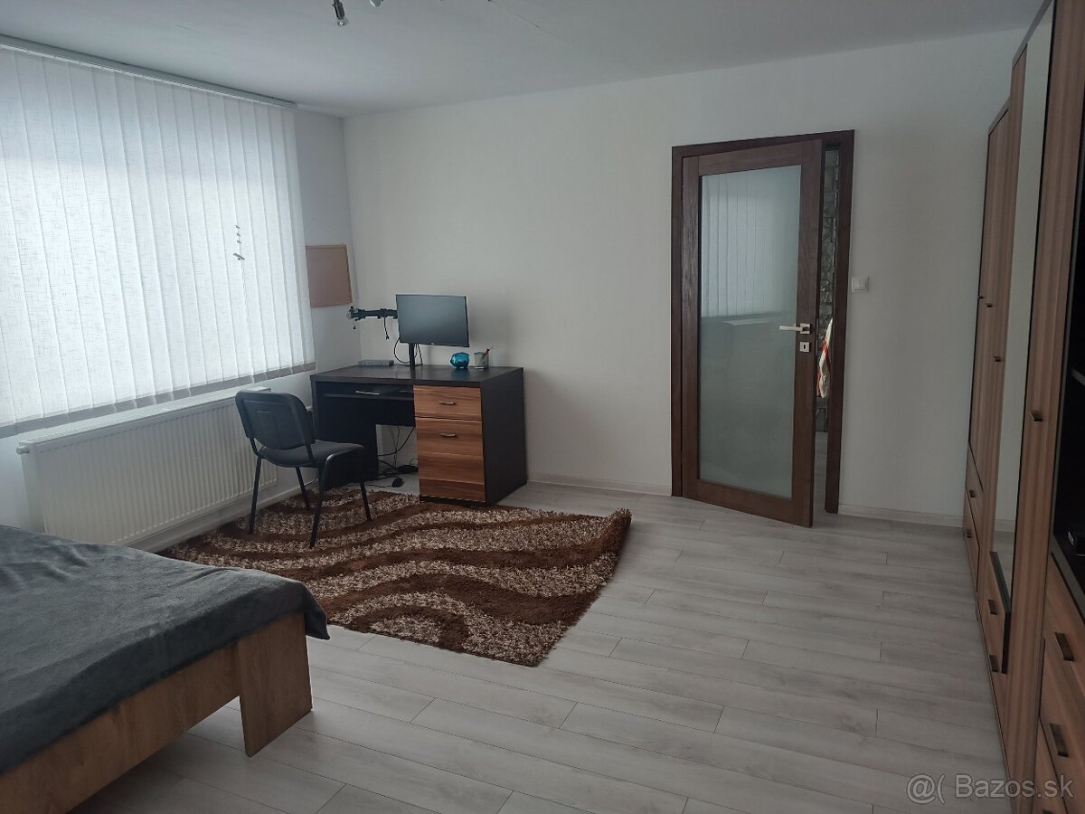 Prenájom 4 izbový byt samostatné poschodie - 13