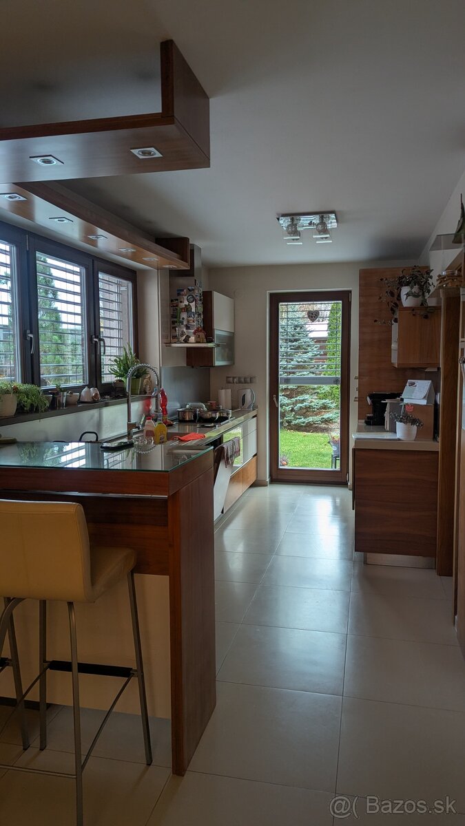 5-izbový zariadený rodinný dom - 13