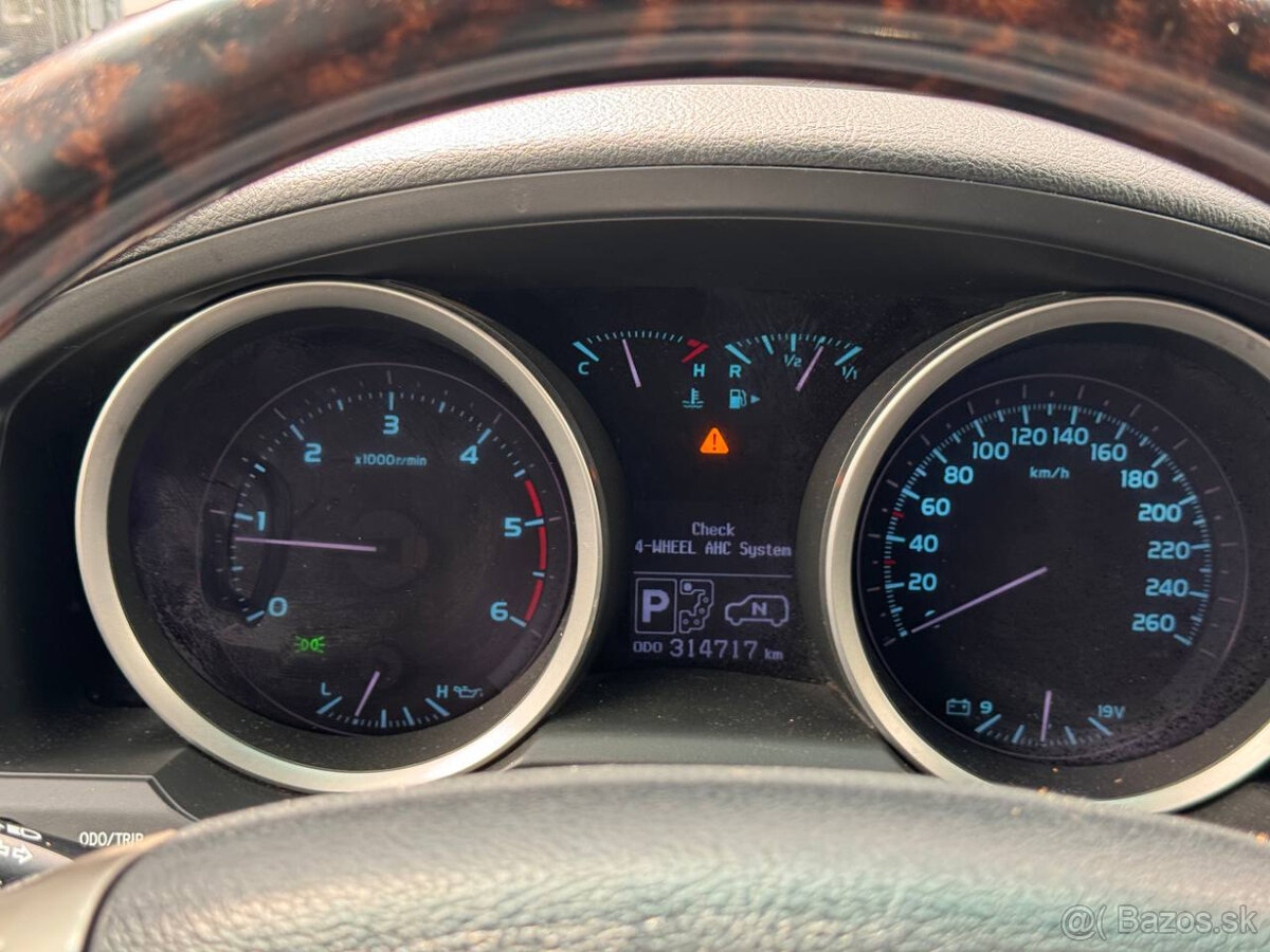 Toyota LandCruiser 200 - 13