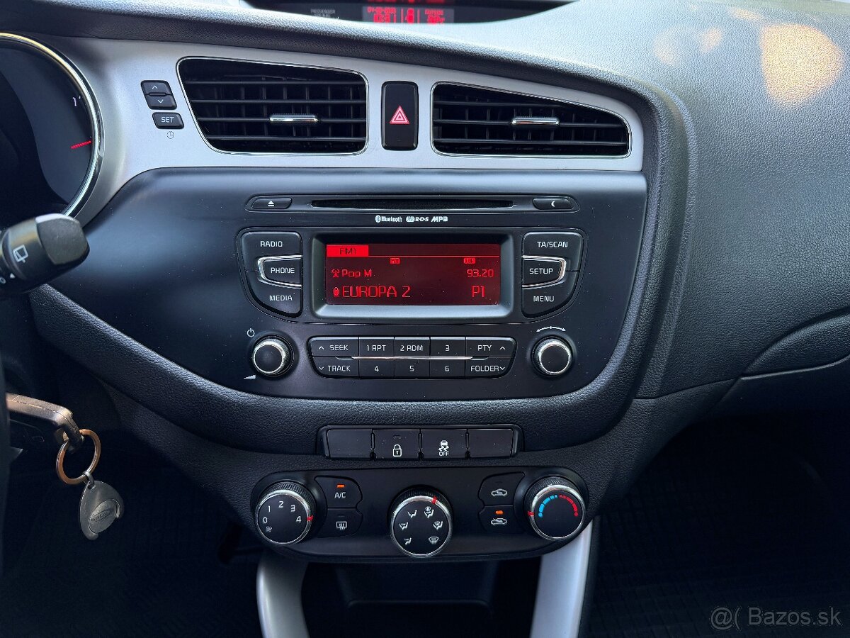Kia Ceed JD 1,6 CRDi 94kw MT6 + Ťažné - 13
