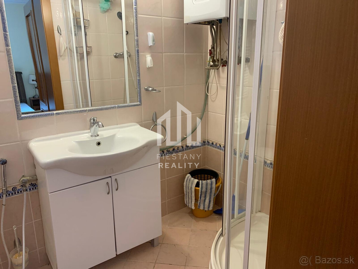 NOVINKA RD v Banke s pozemkom 728 m2 + 2izb. byt so samost - 13