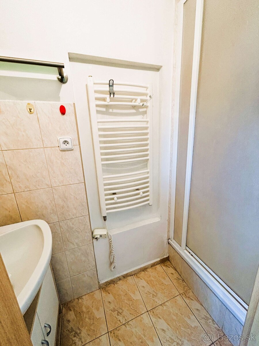 Zvolen, Západ – veľký 3-izb. byt, loggia, výborná lokalita - 13