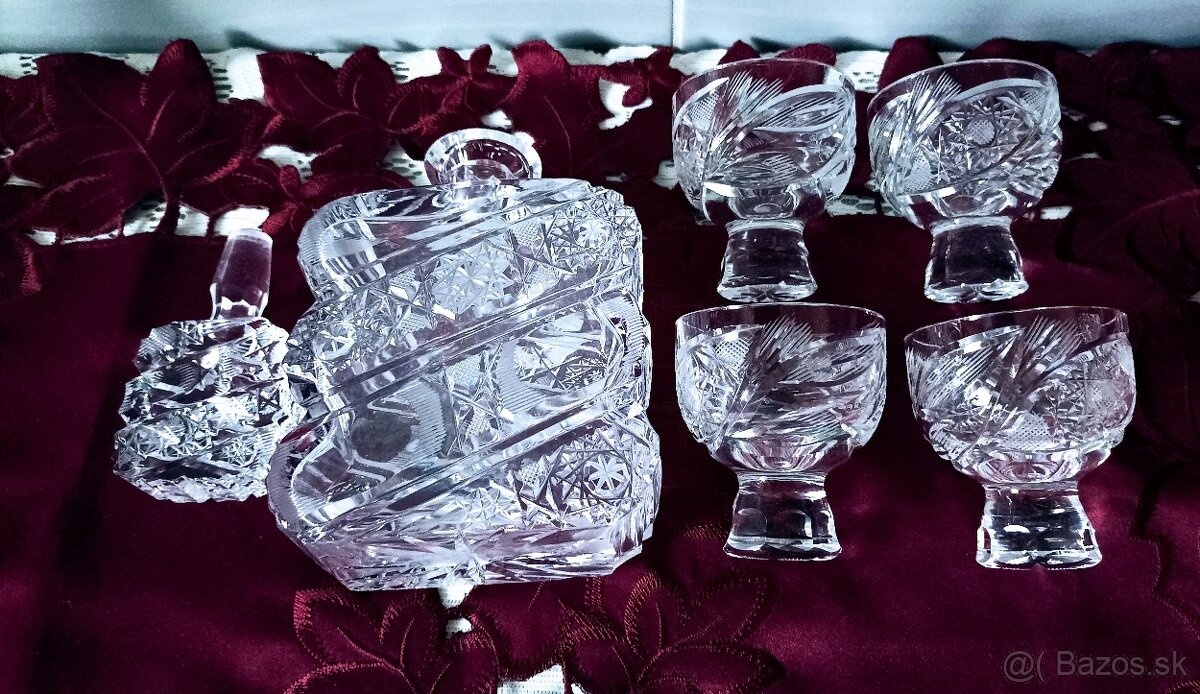 Krištáľové karafy + 4 ks poháre, džbán - 13