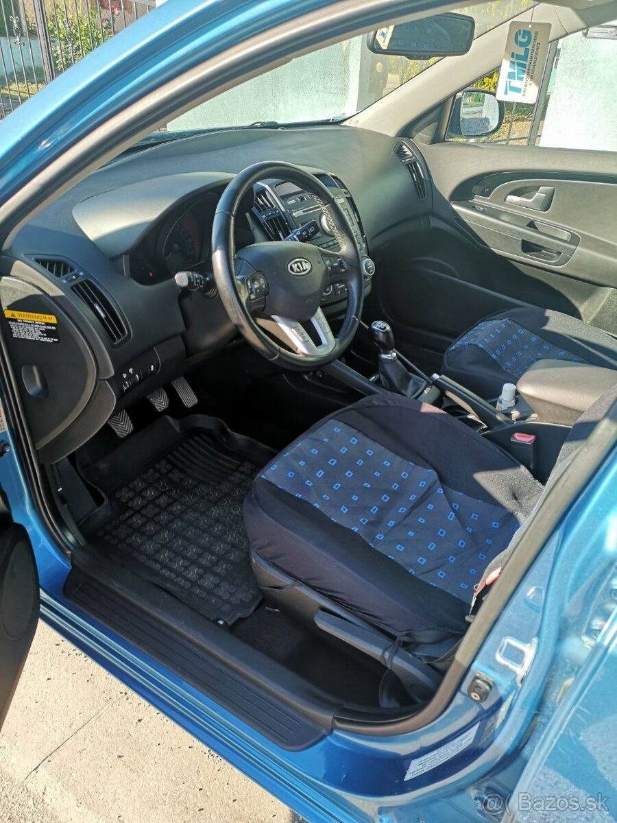 Kia Ceed diesel 1,6 2010 - nová STK - 13