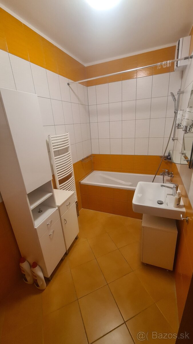 Predám 2-izbový byt v Petržalke na Šustekovej - 13