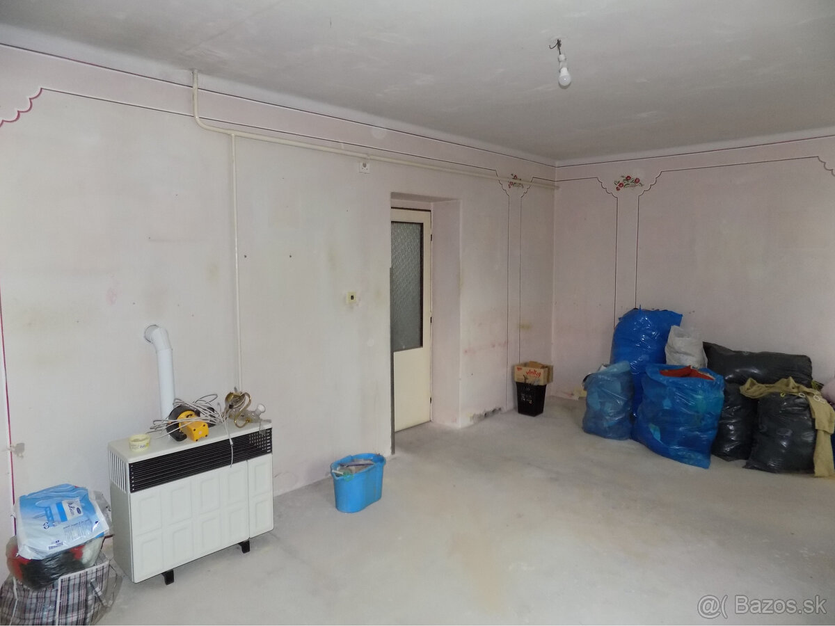 Na predaj viacgeneračný dom v Tvrdošovciach . - 13