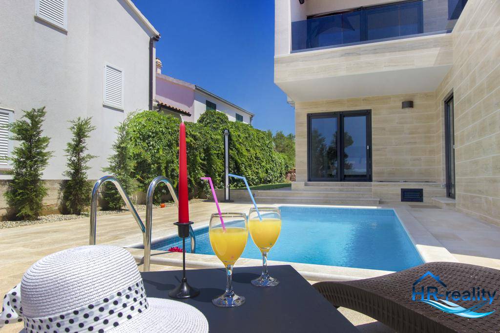 Vodice, Srima – zariadená vila v 2.rade od mora - 13