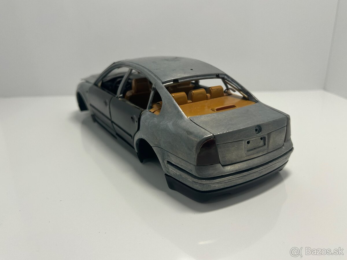 Modely aut 1:18 na diely/prerábku - 13