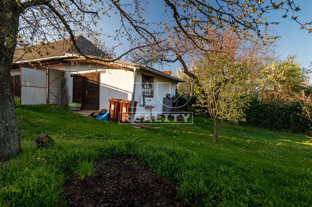 TUreality ponúka krásny dom s obrovským pozemkom v... - 13