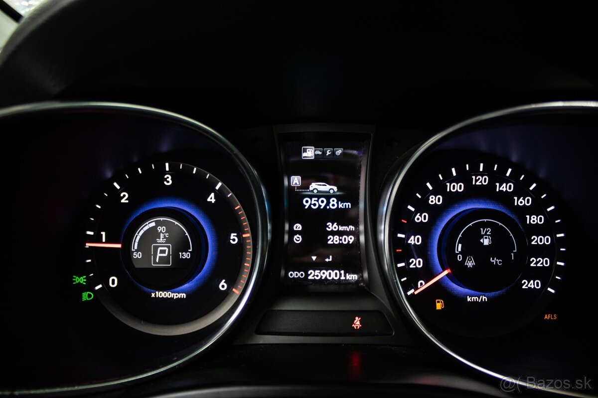 Santa Fe 4x4 AT6 145kW Panoráma - 13