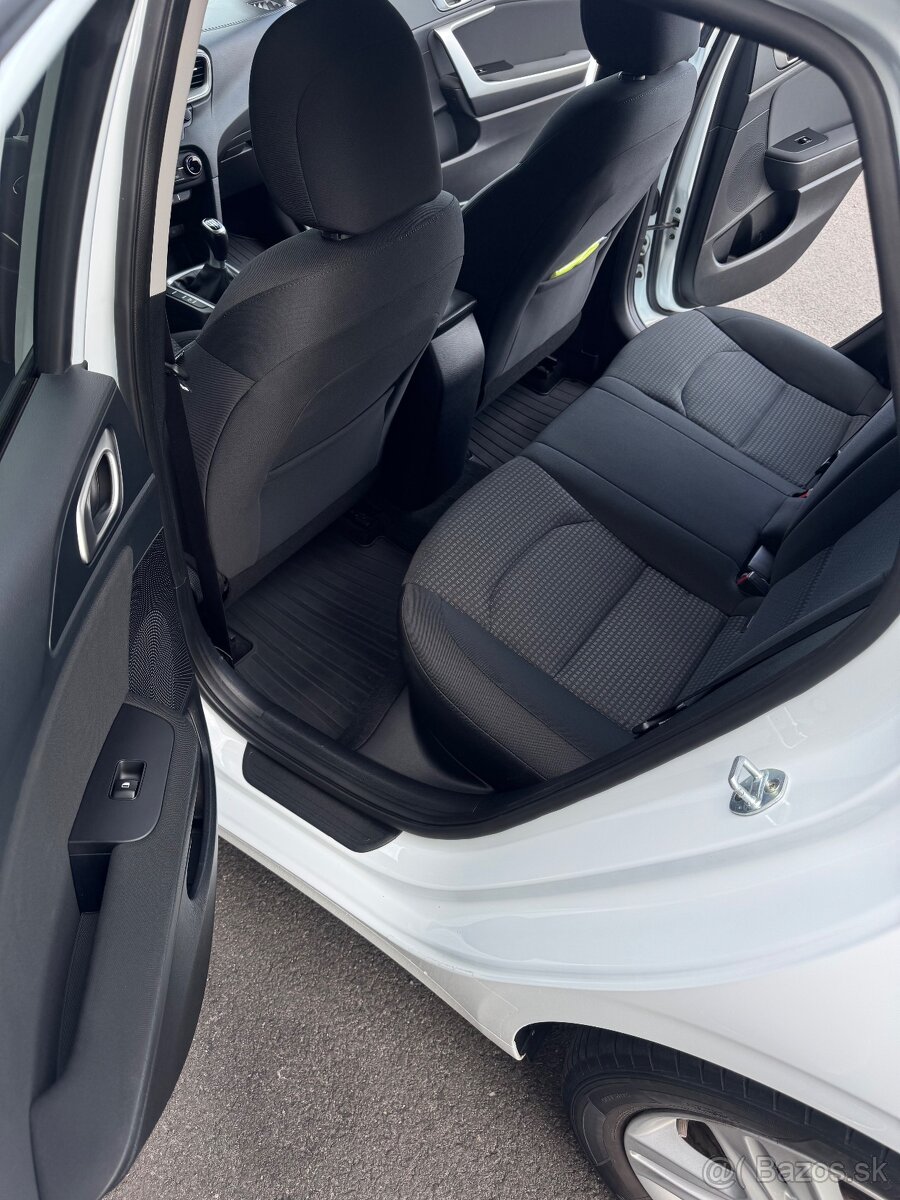 Kia Ceed - 13