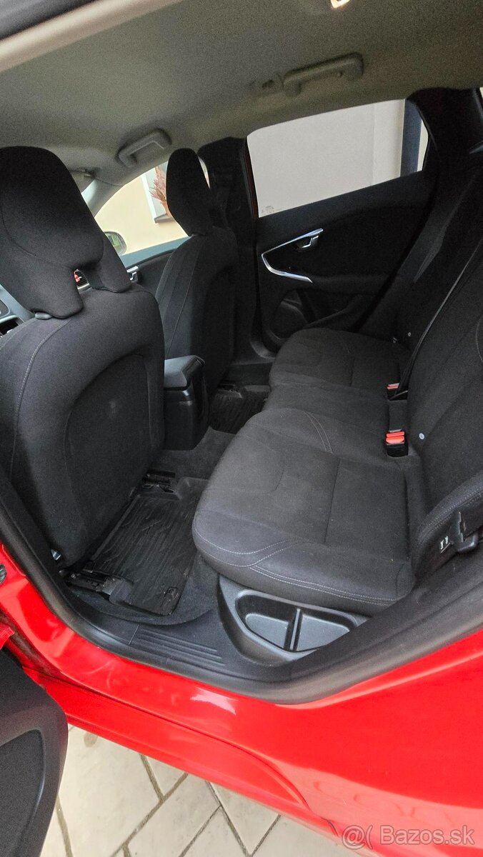 Volvo V40 1.6 Turbo benzín - 13