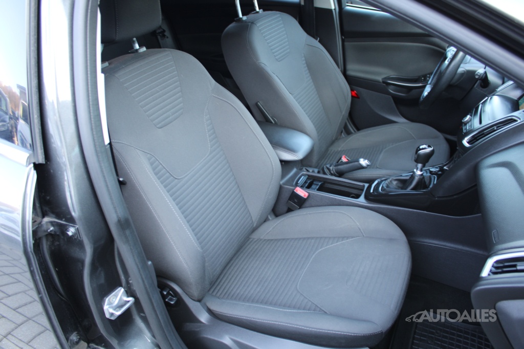Ford Focus 1,5 TDCi 88 kW TITANIUM - 13