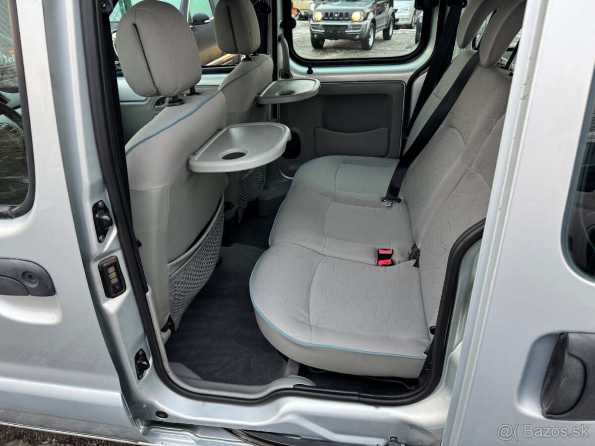 Renault Kangoo 1,5 Dci 5 míst 1. majitel - 13