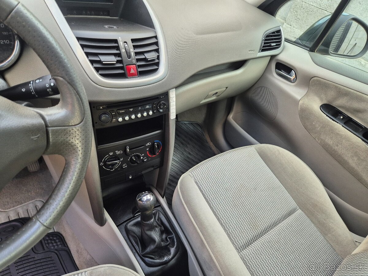 Peugeot 207 - 13