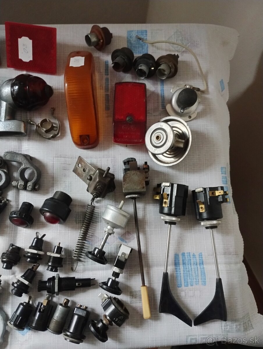 Predám zmes náhradných dielov na veteránske vozidlá ŠKODA - 13