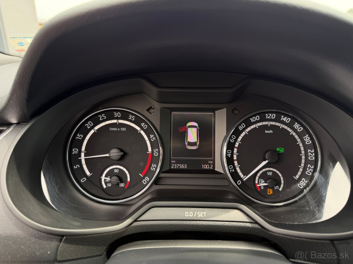 Škoda Octavia Combi 2.0 TDI DPF RS DSG - 13