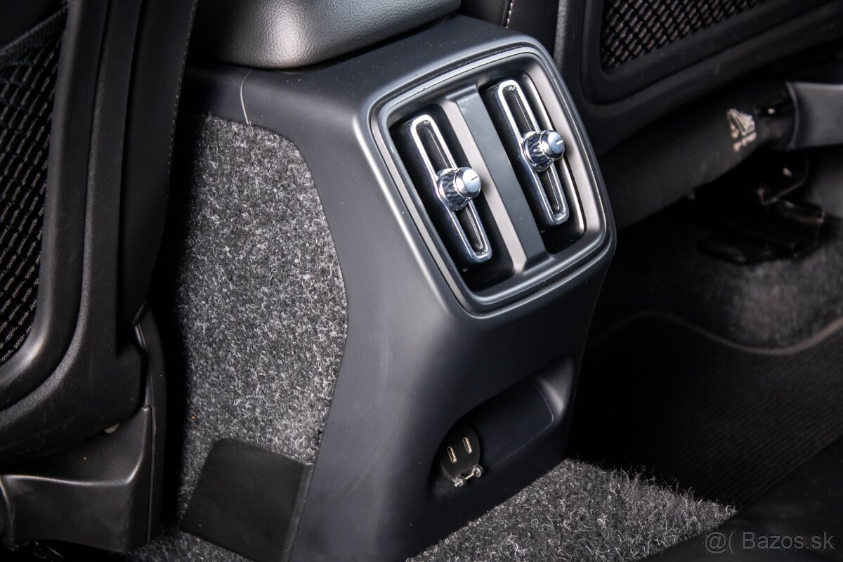 Volvo XC40 P8 TwinMotor AWD 300kw / odpočet DPH - 13