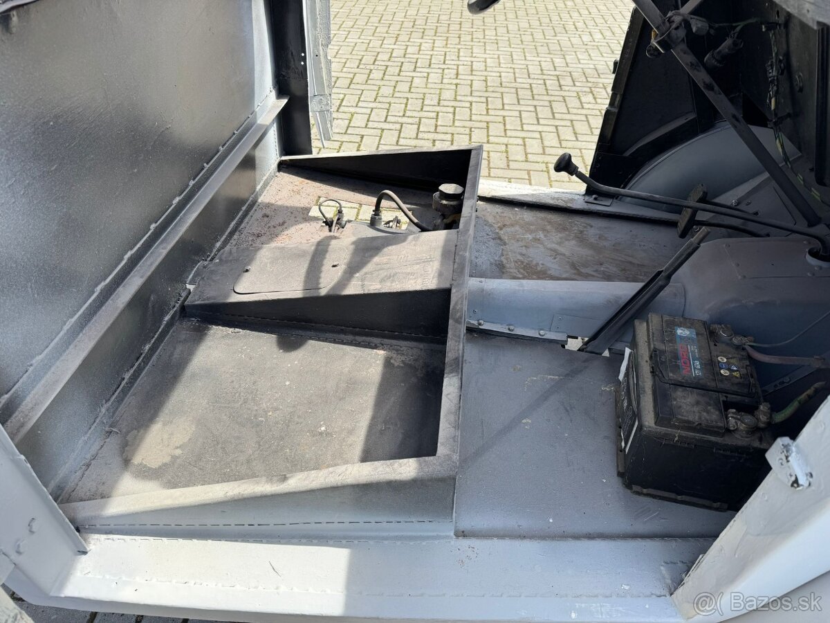 Barkas V 901/2 valník - 13