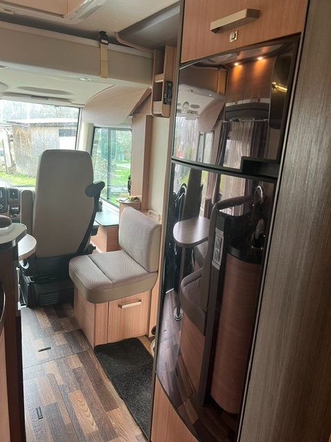 KNAUS SKY i 700 leg - 13