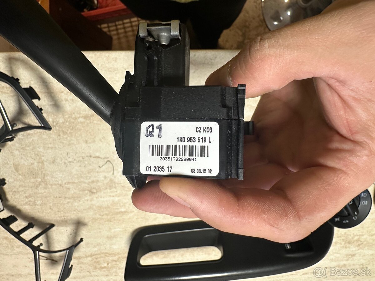 Predám náhradné diely octavia 2 facelift 2010 - 13