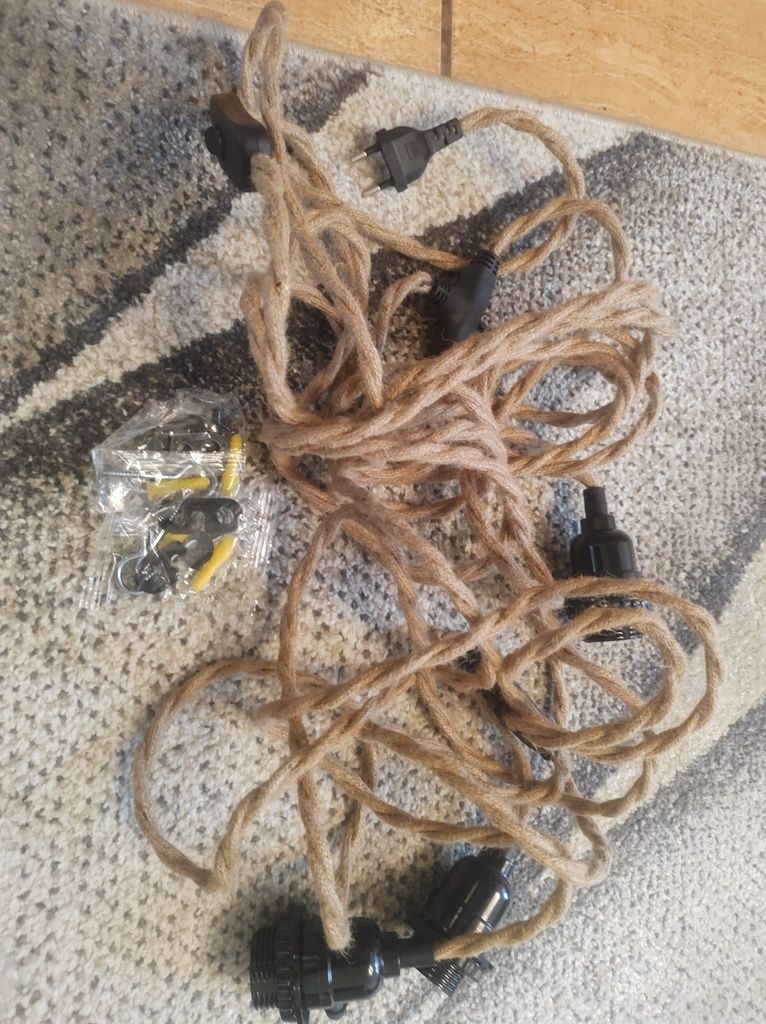 krabica c.3 ostane veci - 13