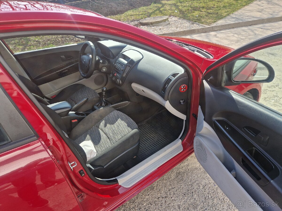 Kia ceed 1.6 CRDI Auto plne funkčne - 13