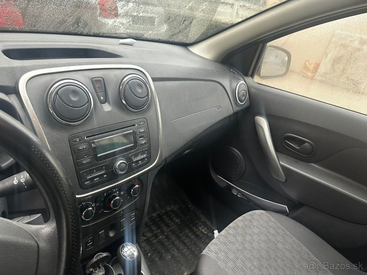 DÁCIA SANDERO 1,2 BENZÍN 4 VALEC ROK 2015 KLIMA - 13