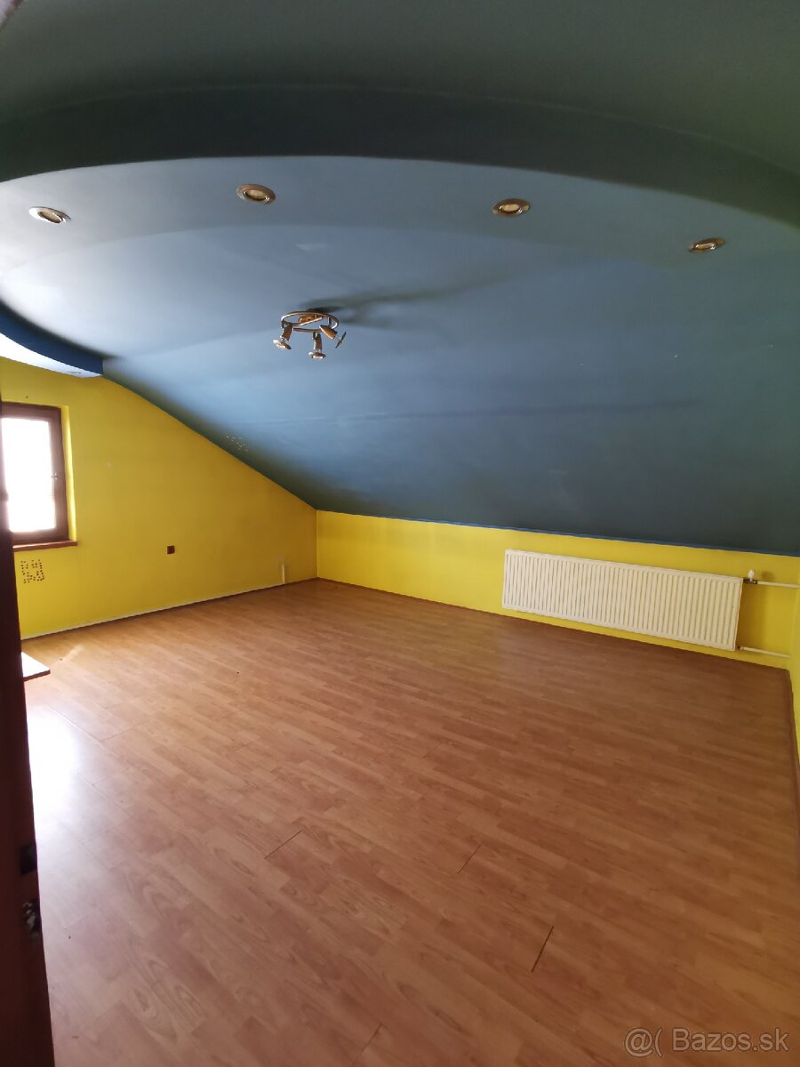 Veľkorysý dom Hosťovce - 13