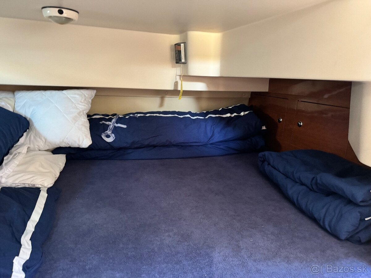 Kajutová loď Regal Commodore 2665 - 13