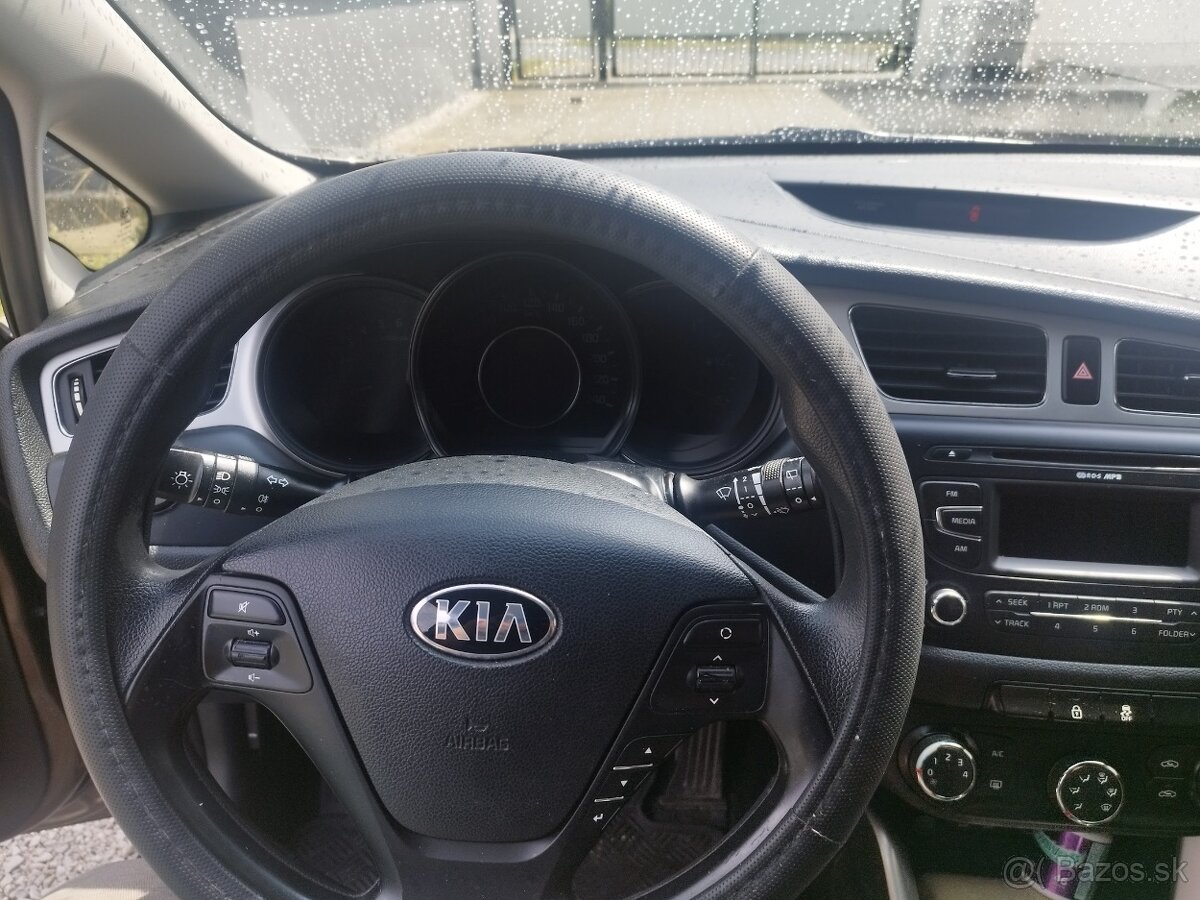Kia ceed SW 1.6 CRDI 94KW - 13