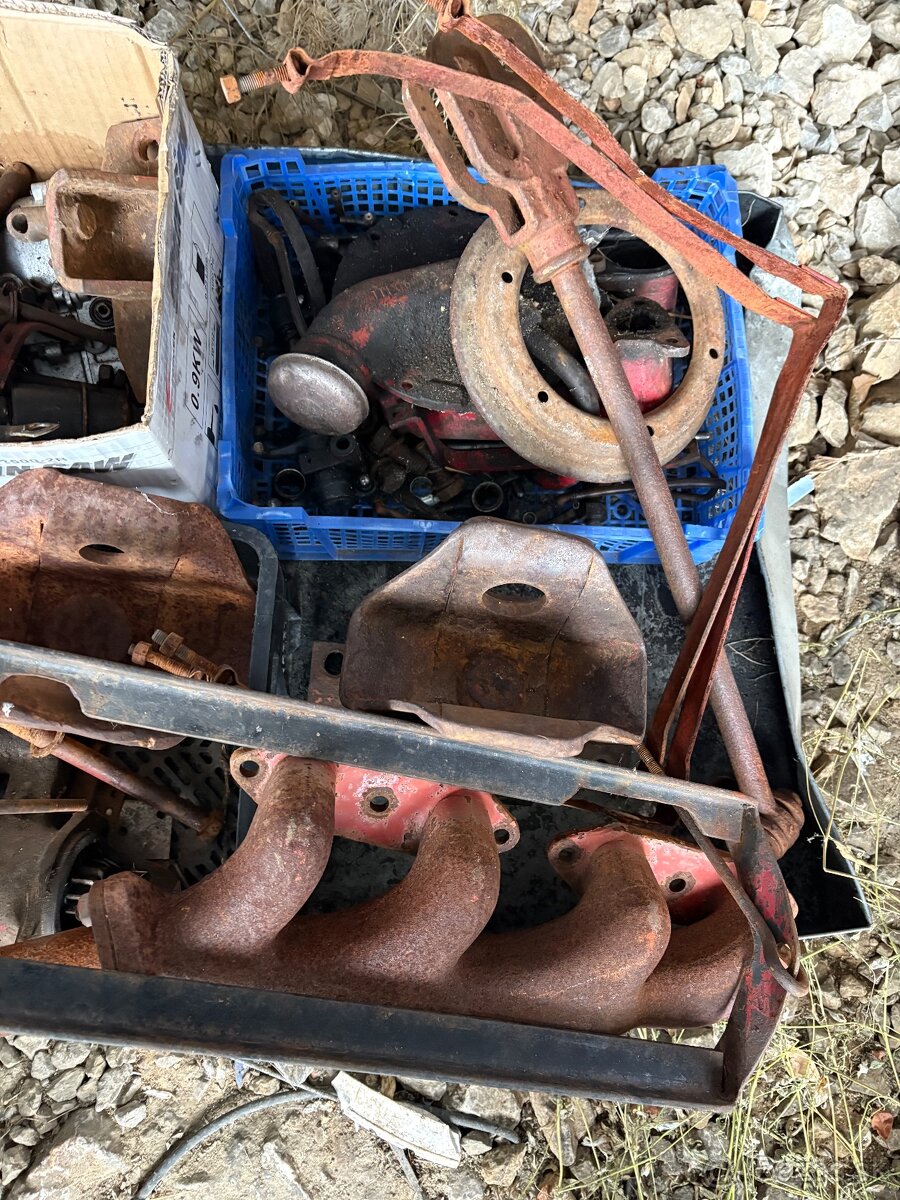 Traktor McCormick v rozobratom stave, aj doklady - 13