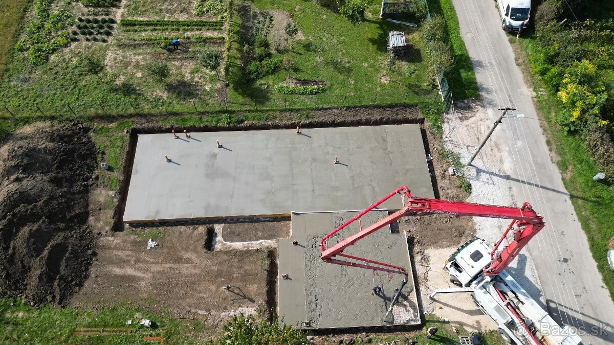 Výstavba domov, hrubá stavba, základová doska, betónové plot - 13