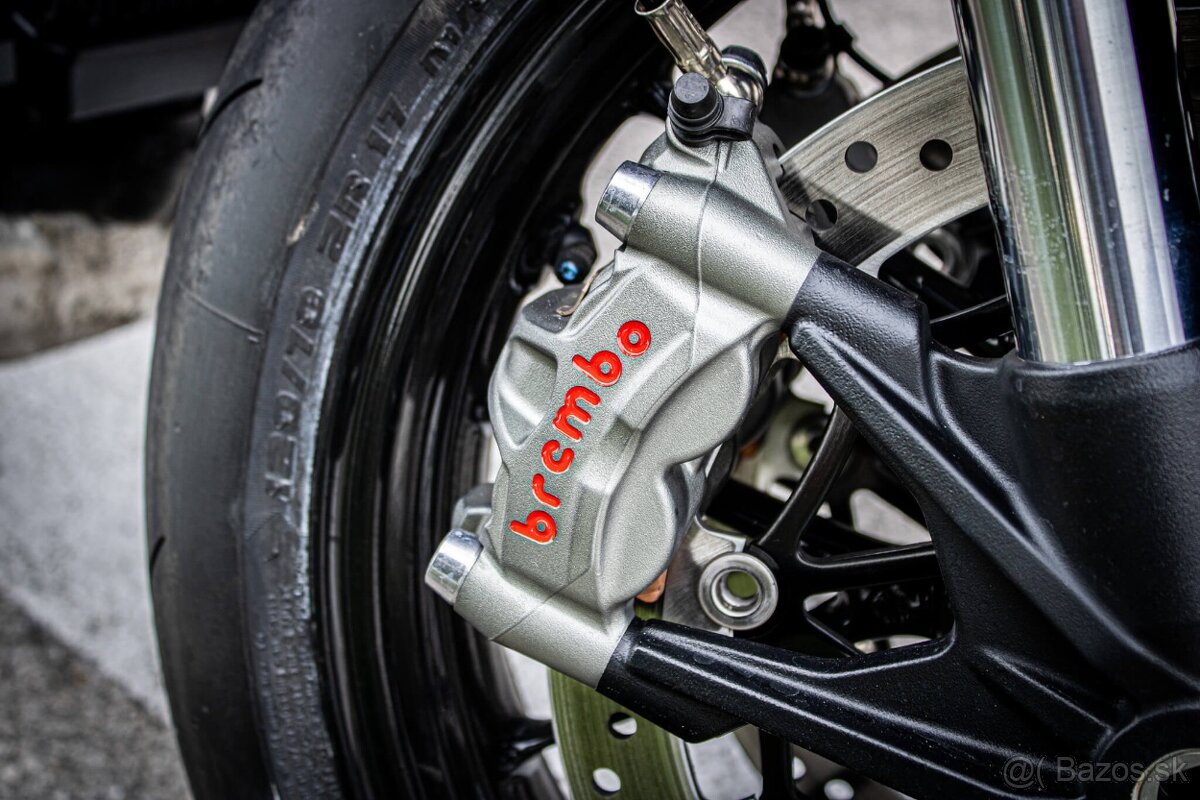 Triumph Speed Twin 1200 Stealth Edition - 13